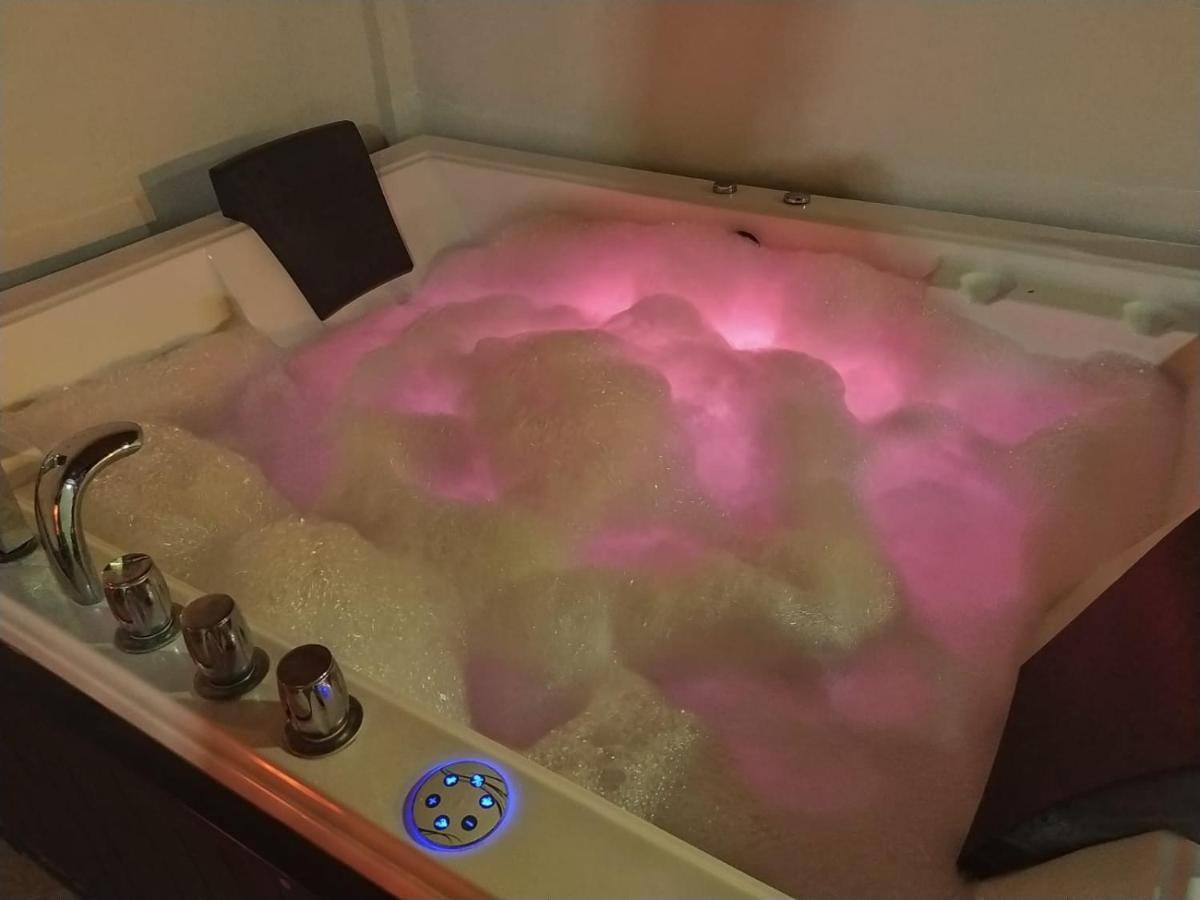 Villa Tokio Con Jacuzzi Y Piscina Privada Chiclana de la Frontera Luaran gambar